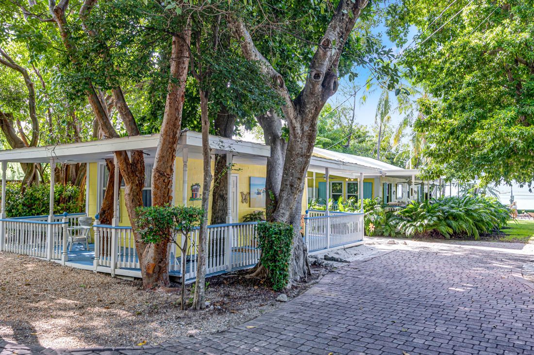 Front house view with kayaks at Butterfly House Islamorada
